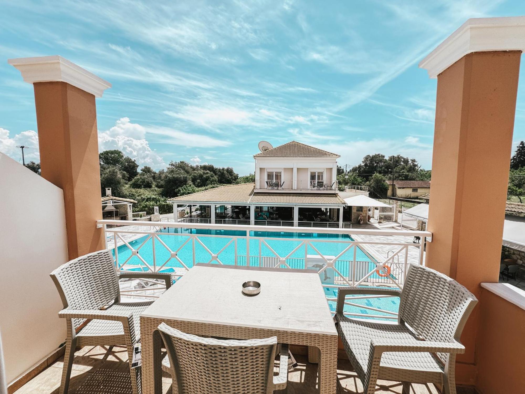 Kavos Plaza Hotel ภายนอก รูปภาพ