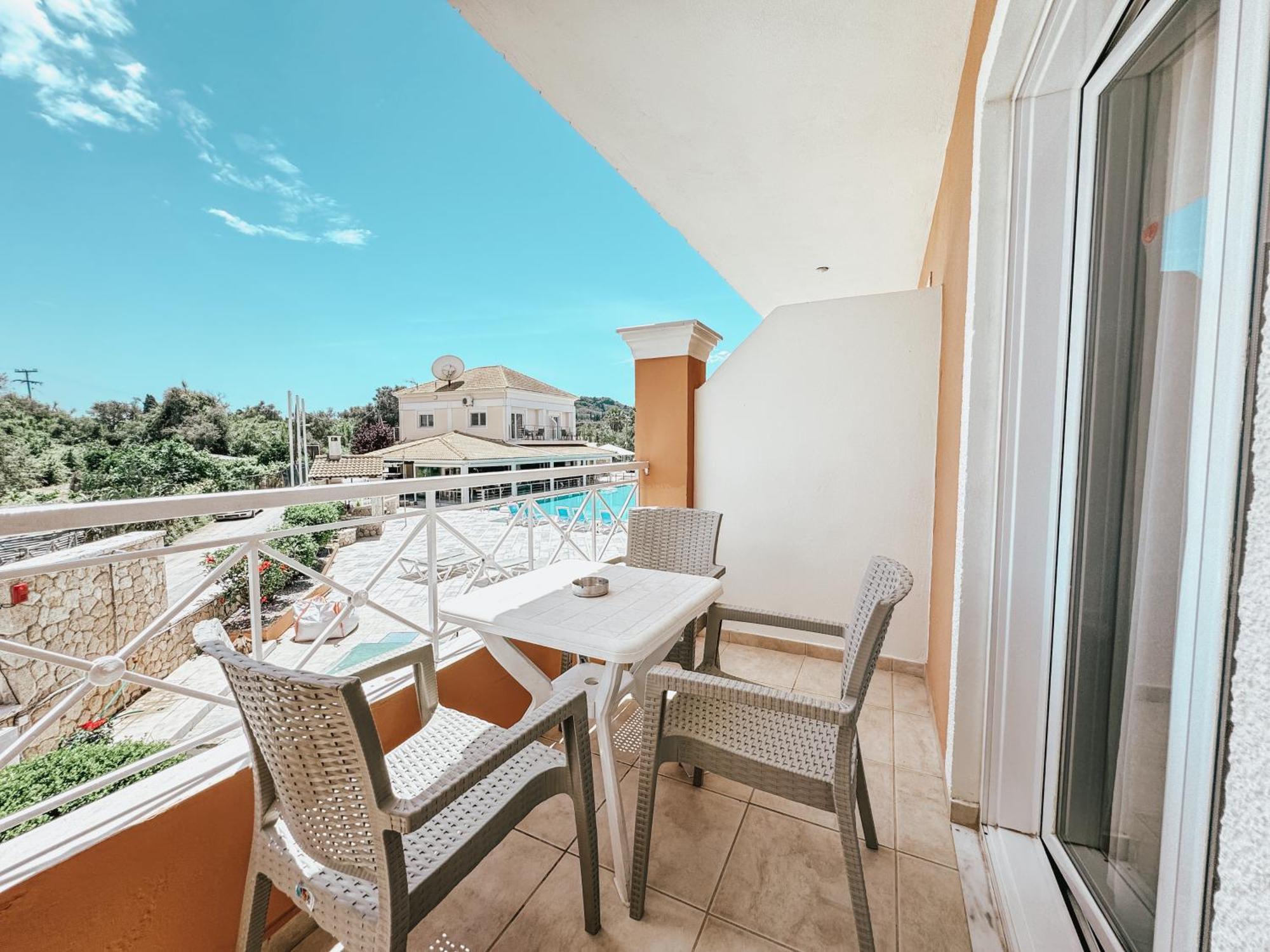Kavos Plaza Hotel ภายนอก รูปภาพ